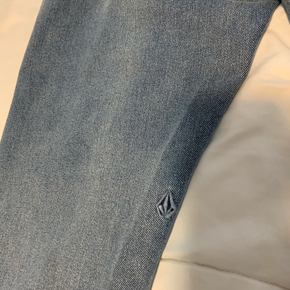 Worn maybe 5 times ever. Volcom jeans slim straight. Size 36 - Picture 5 of 6